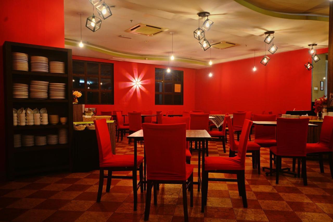 Putra Brasmana Hotel Kuala Perlis Extérieur photo