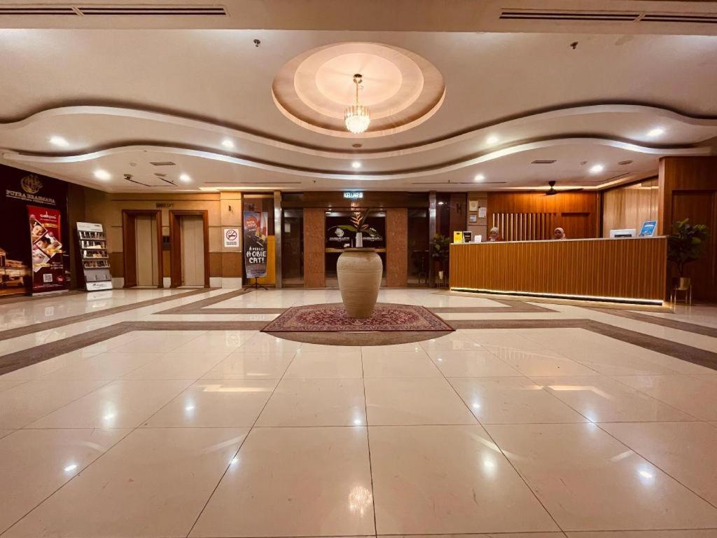Putra Brasmana Hotel Kuala Perlis Extérieur photo