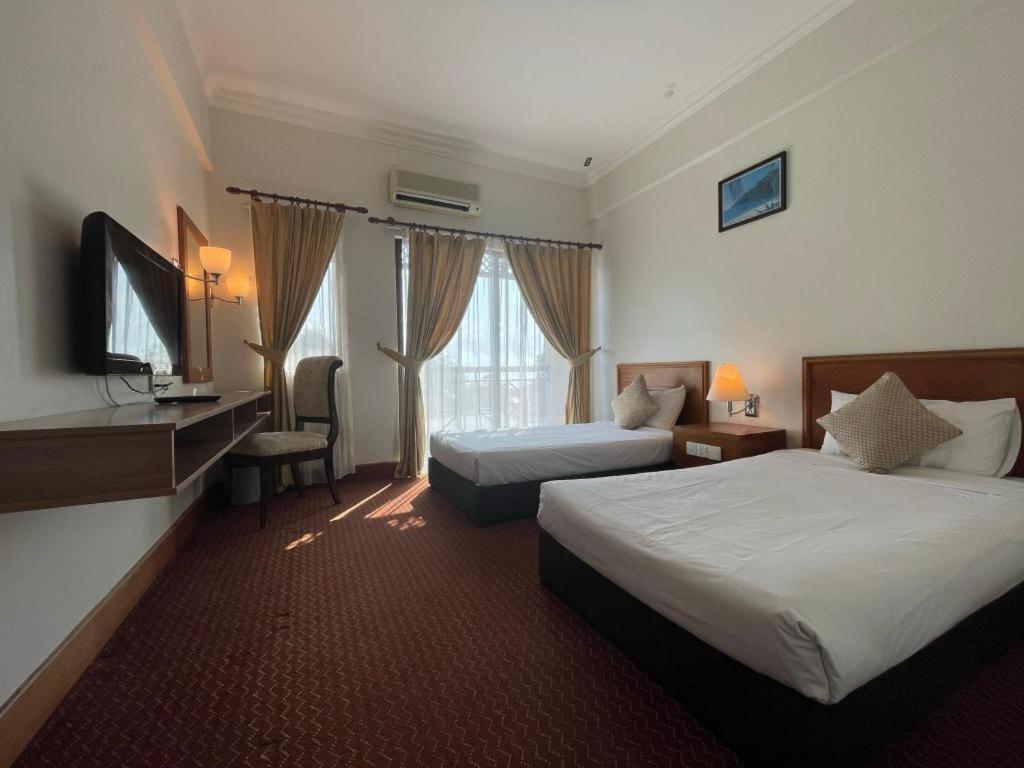 Putra Brasmana Hotel Kuala Perlis Extérieur photo