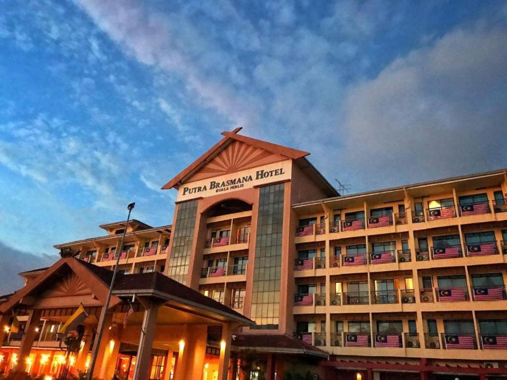 Putra Brasmana Hotel Kuala Perlis Extérieur photo