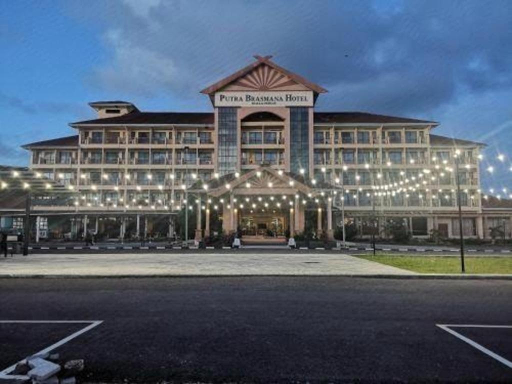 Putra Brasmana Hotel Kuala Perlis Extérieur photo