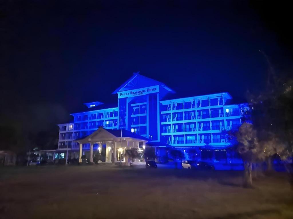 Putra Brasmana Hotel Kuala Perlis Extérieur photo