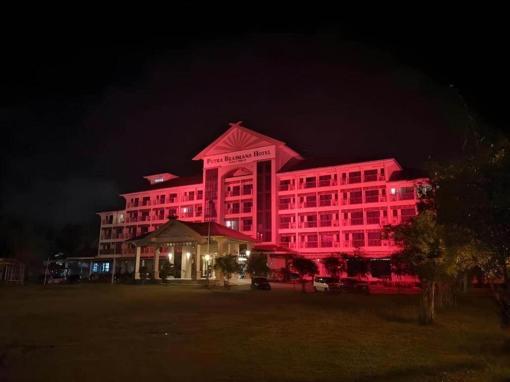 Putra Brasmana Hotel Kuala Perlis Extérieur photo
