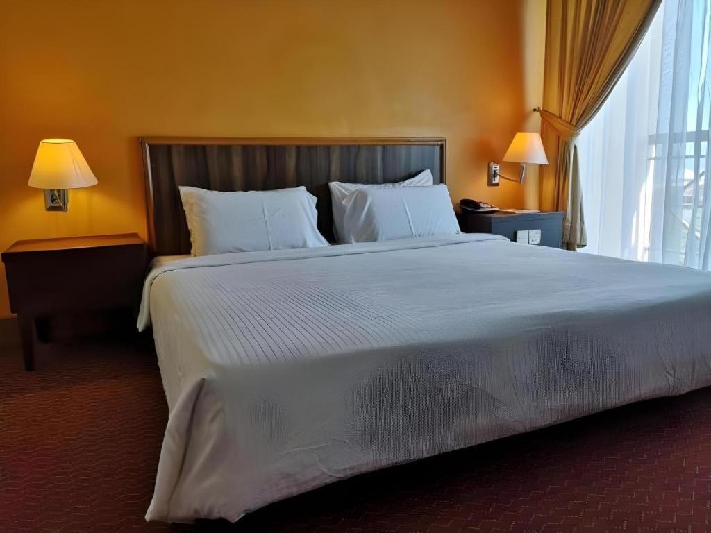 Putra Brasmana Hotel Kuala Perlis Extérieur photo
