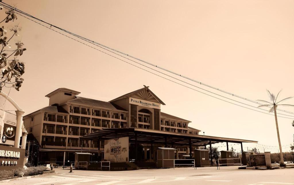 Putra Brasmana Hotel Kuala Perlis Extérieur photo