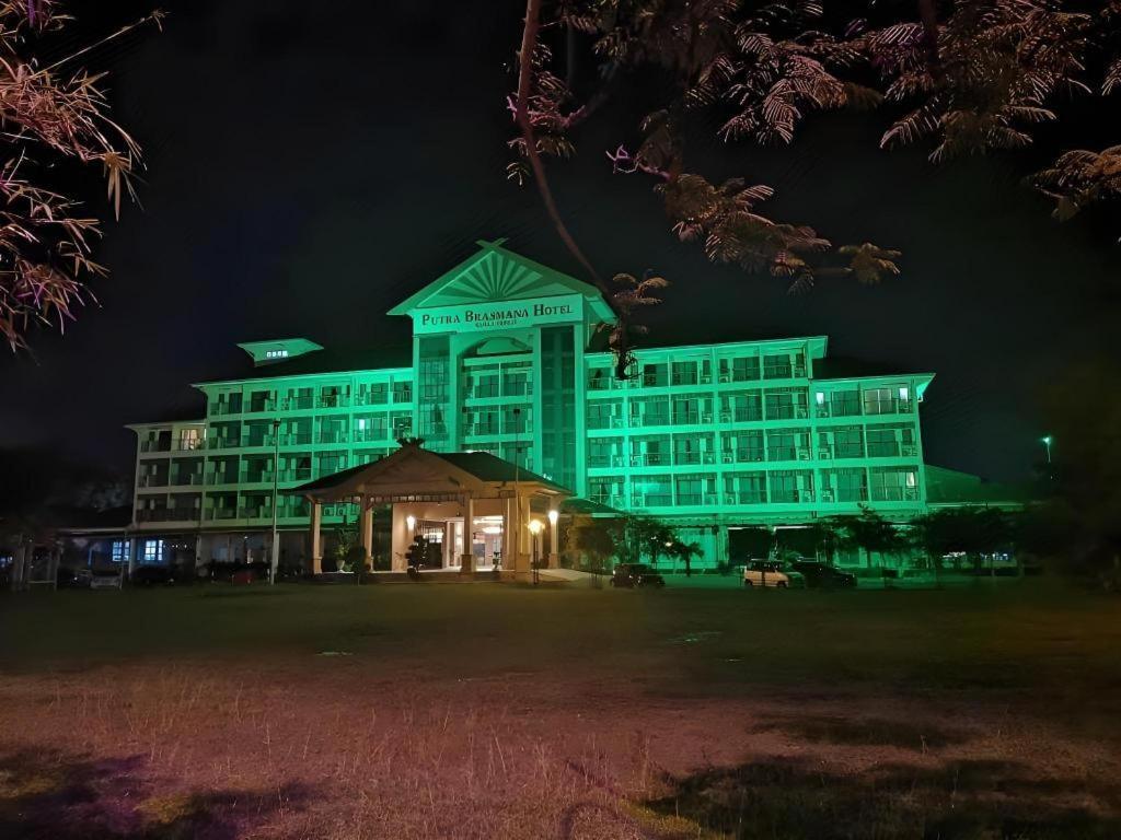 Putra Brasmana Hotel Kuala Perlis Extérieur photo